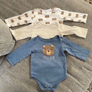 Lot of 3 HB body suits, 18 month, blue, cream and white with brown bears